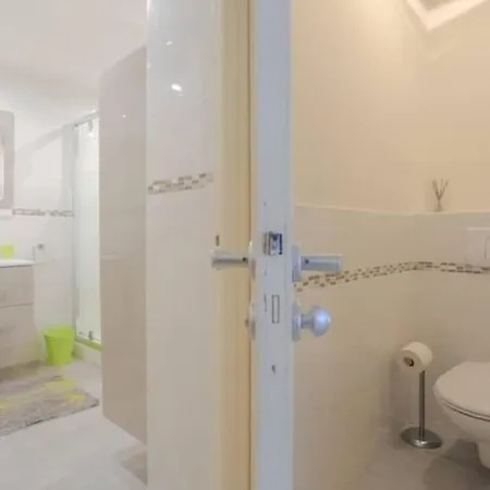 Spacious 2 1 Bedroom Elegance Comfort For Two People דירה *