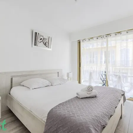 Spacious 2 1 Bedroom Elegance Comfort For Two People דירה ניס