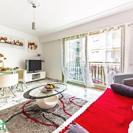 Spacious 2 1 Bedroom Elegance Comfort For Two People דירה ניס