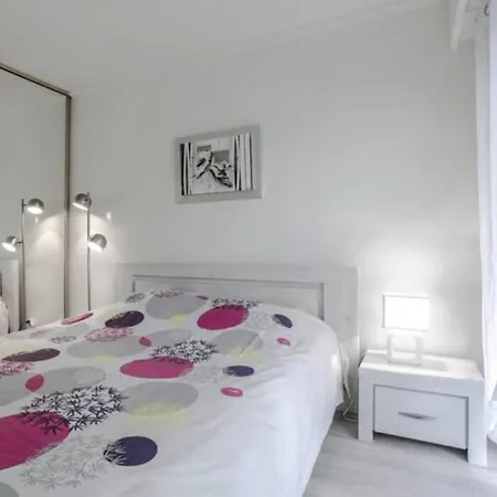 Spacious 2 1 Bedroom Elegance Comfort For Two People דירה ניס
